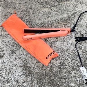 Amika flat iron